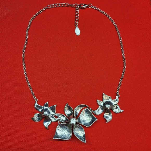 Charming Charlie Floral Earring & Necklace Set - Picture 5 of 14